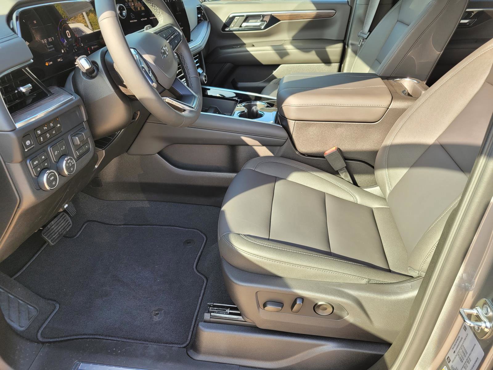New 2026 Chevrolet Suburban Z71 w/ Z71 Off-Road Package AWD/4WD image 17