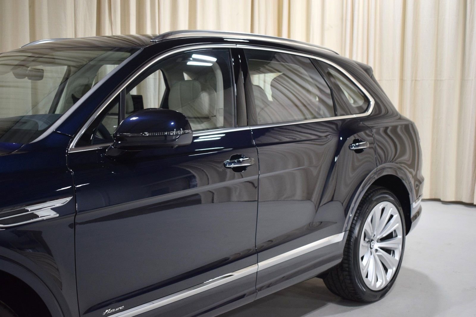 New 2025 Bentley Bentayga AWD/4WD image 8