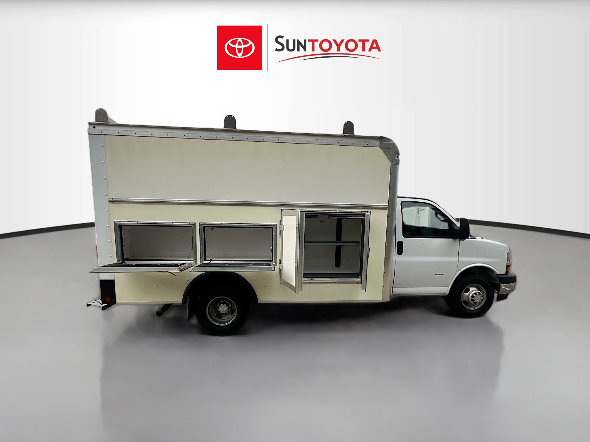 Used 2022 Chevrolet Express 3500 w/ Power Convenience Package RWD image 36