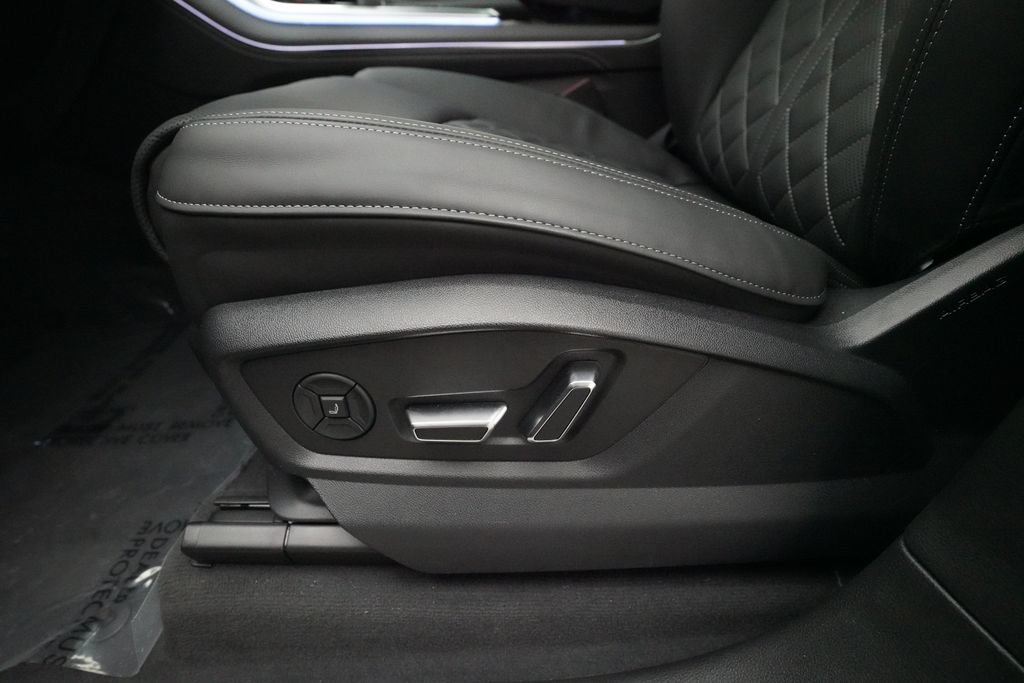 New 2026 Audi SQ7 Prestige AWD/4WD image 30
