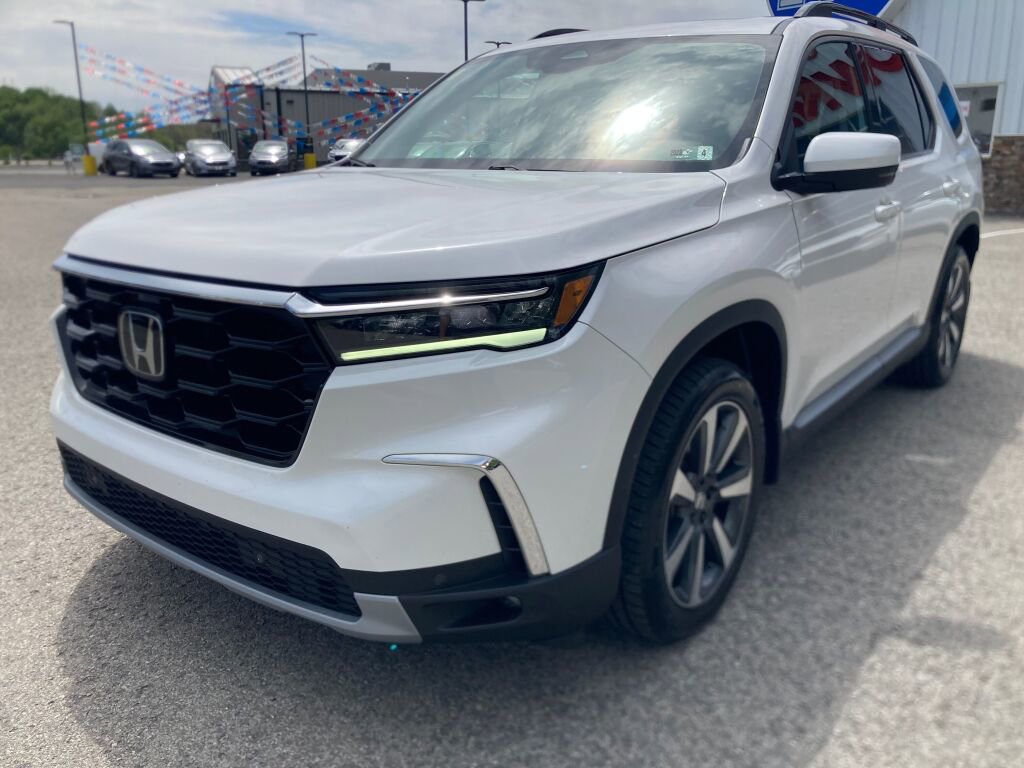 Used 2023 Honda Pilot Touring image 3