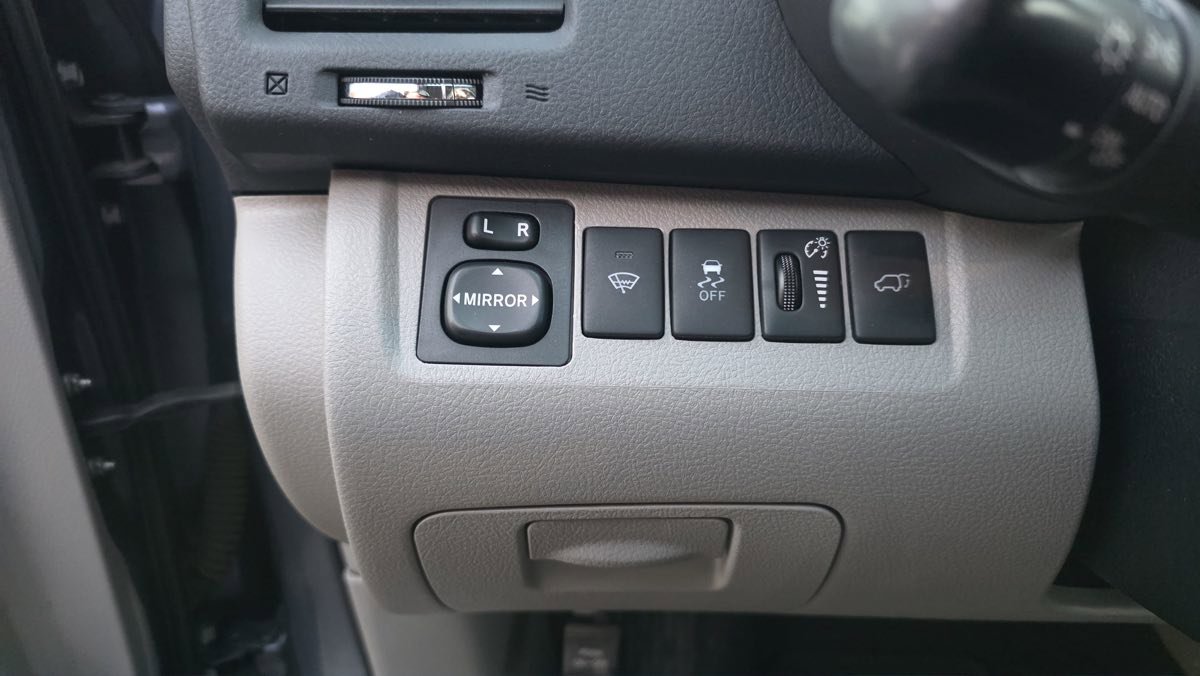 Used 2012 Toyota Highlander SE w/ Tow Pkg image 26