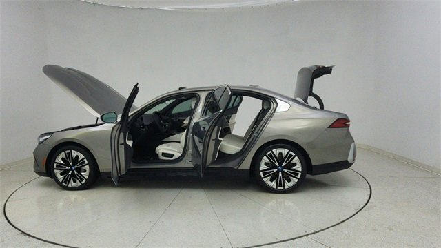 Used 2025 BMW i5 xDrive40 image 77