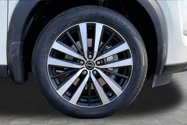 Used 2024 Nissan Pathfinder Platinum w/ Cargo Package image 23