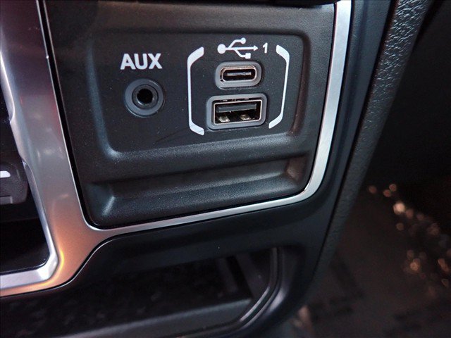 Used 2024 Jeep Wrangler Unlimited w/ Convenience Group AWD/4WD image 17
