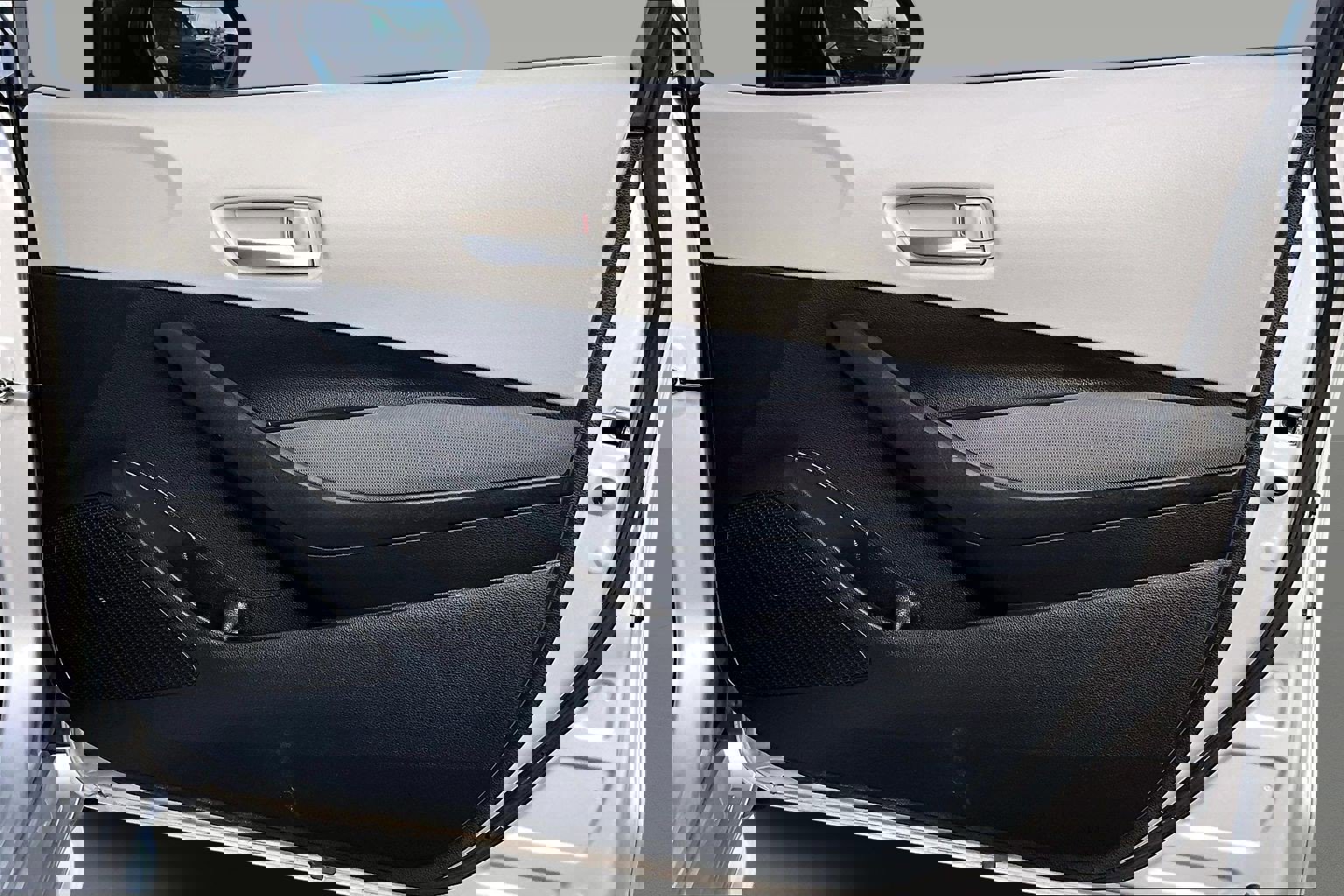 Used 2021 Toyota Corolla LE image 16