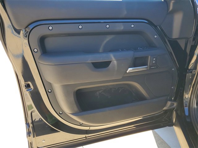 Used 2025 Land Rover Defender 110 S image 13