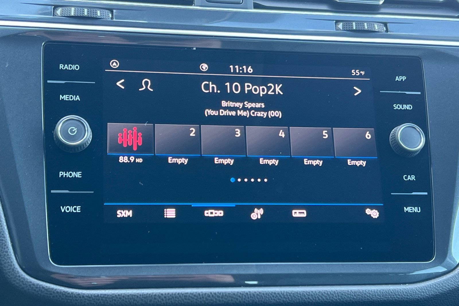 Used 2022 Volkswagen Tiguan SE image 19