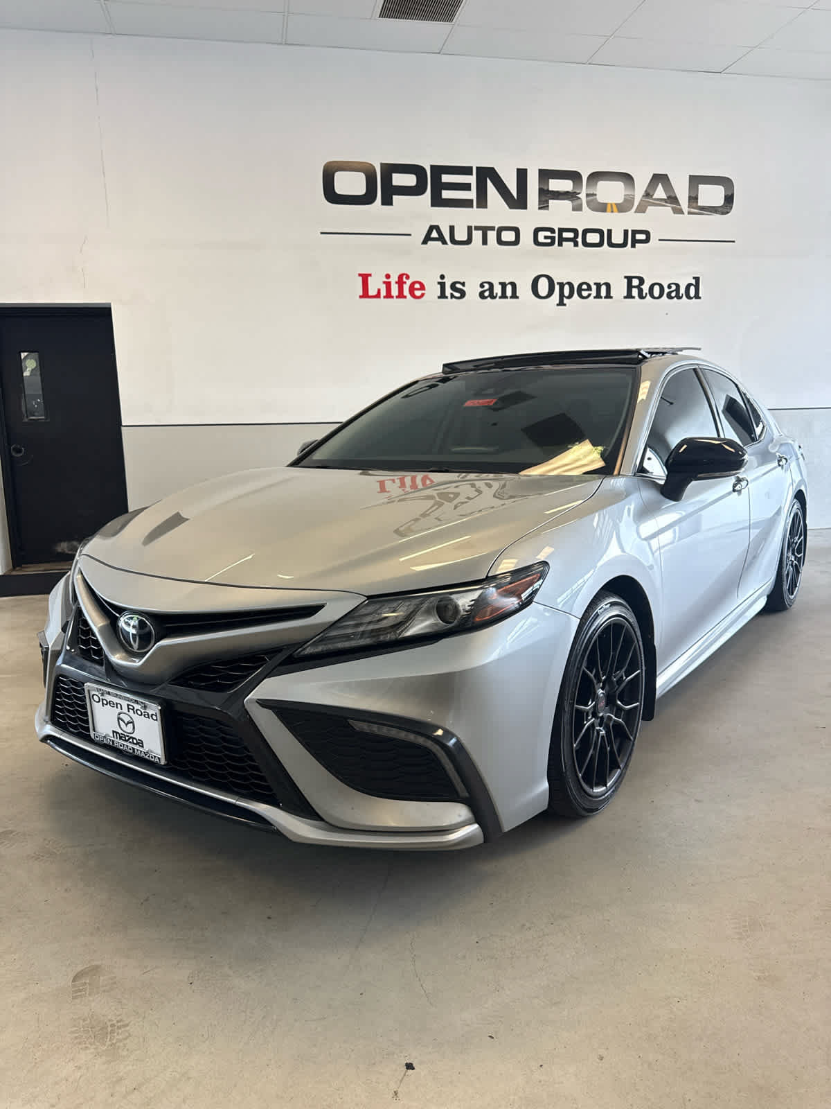 Used 2021 Toyota Camry XSE FWD image 1