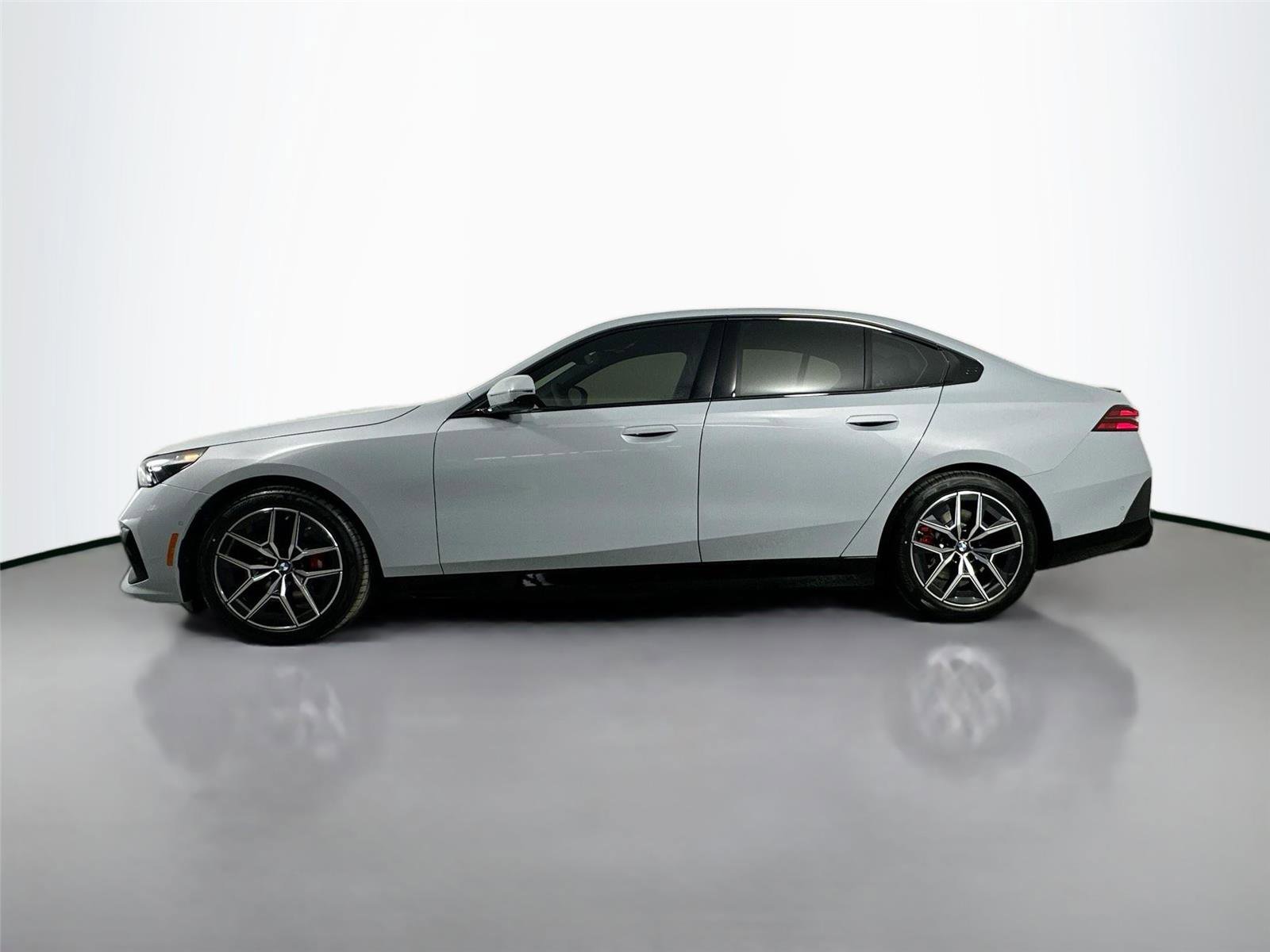 New 2026 BMW i5 eDrive40 w/ M Sport Package RWD image 8