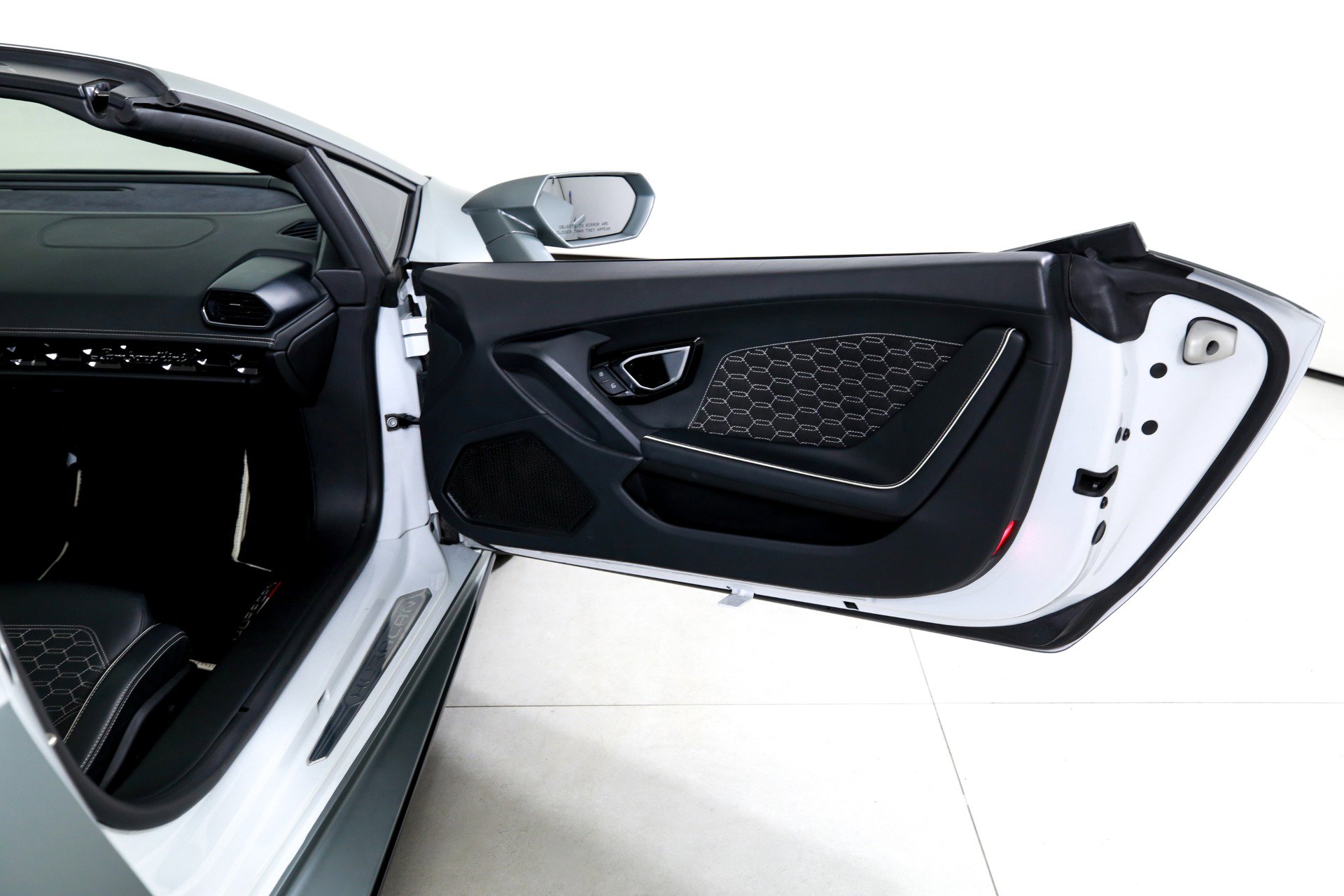 Used 2021 Lamborghini Huracan EVO image 19