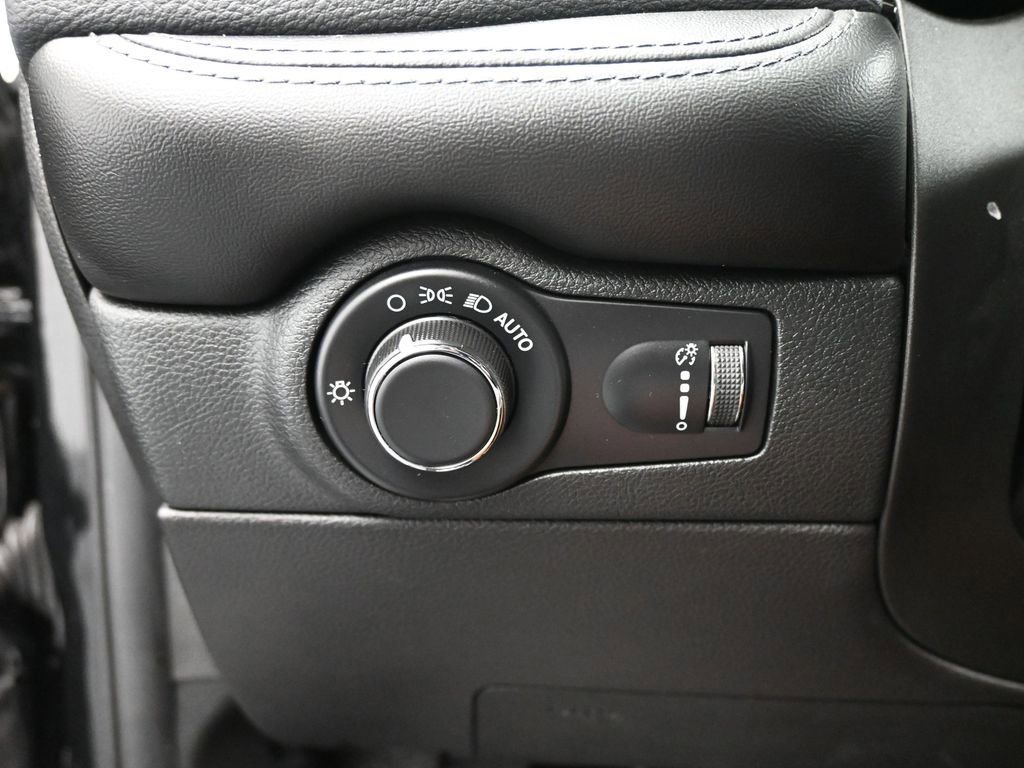 Used 2023 Dodge Durango SXT Launch Edition image 13