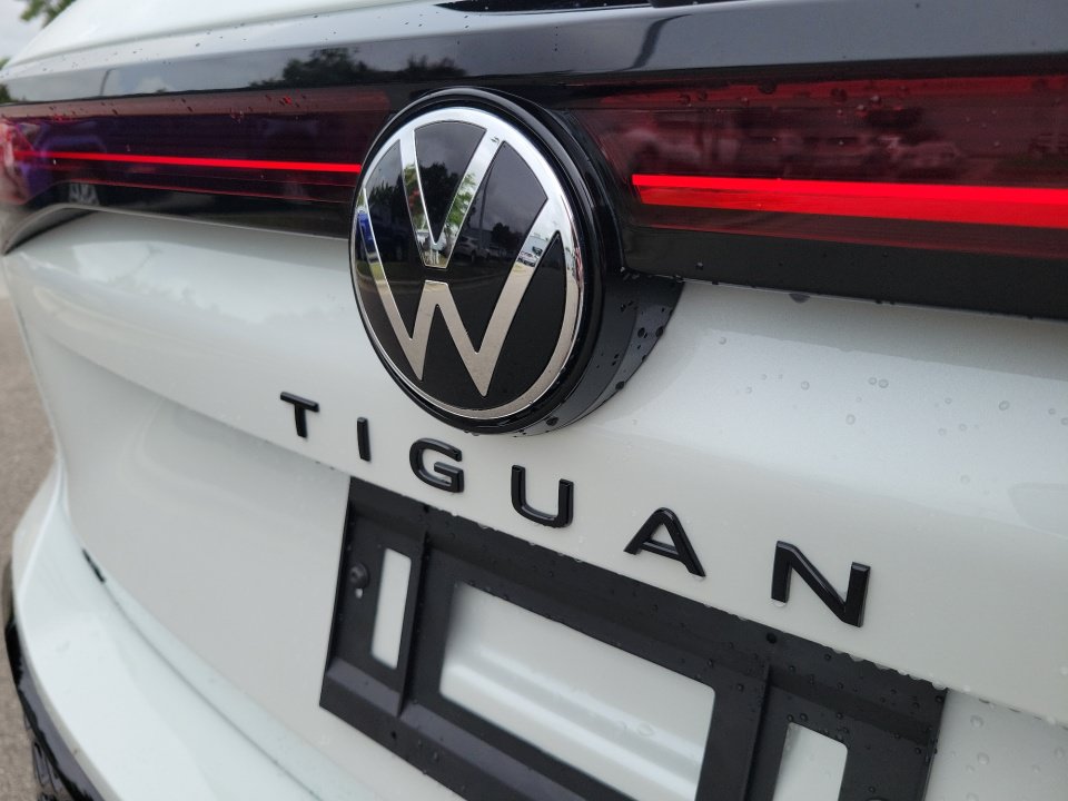 New 2026 Volkswagen Tiguan SE R-Line AWD/4WD image 13