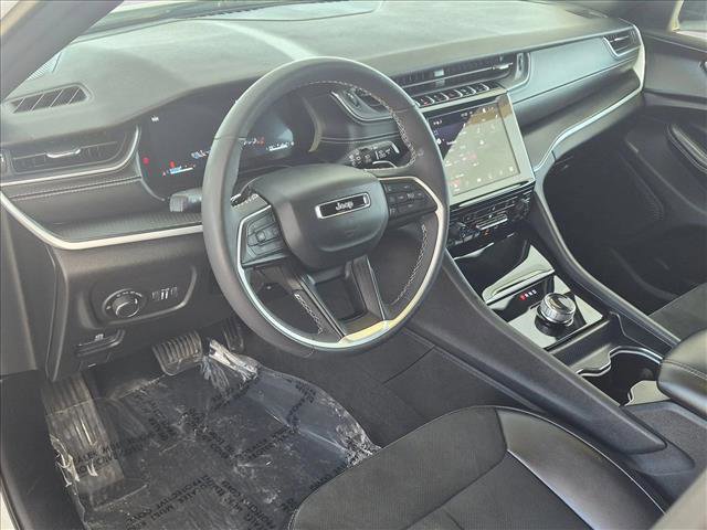 Used 2024 Jeep Grand Cherokee L Altitude AWD/4WD image 10