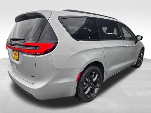 New 2026 Chrysler Pacifica Select w/ S Appearance Package image 7