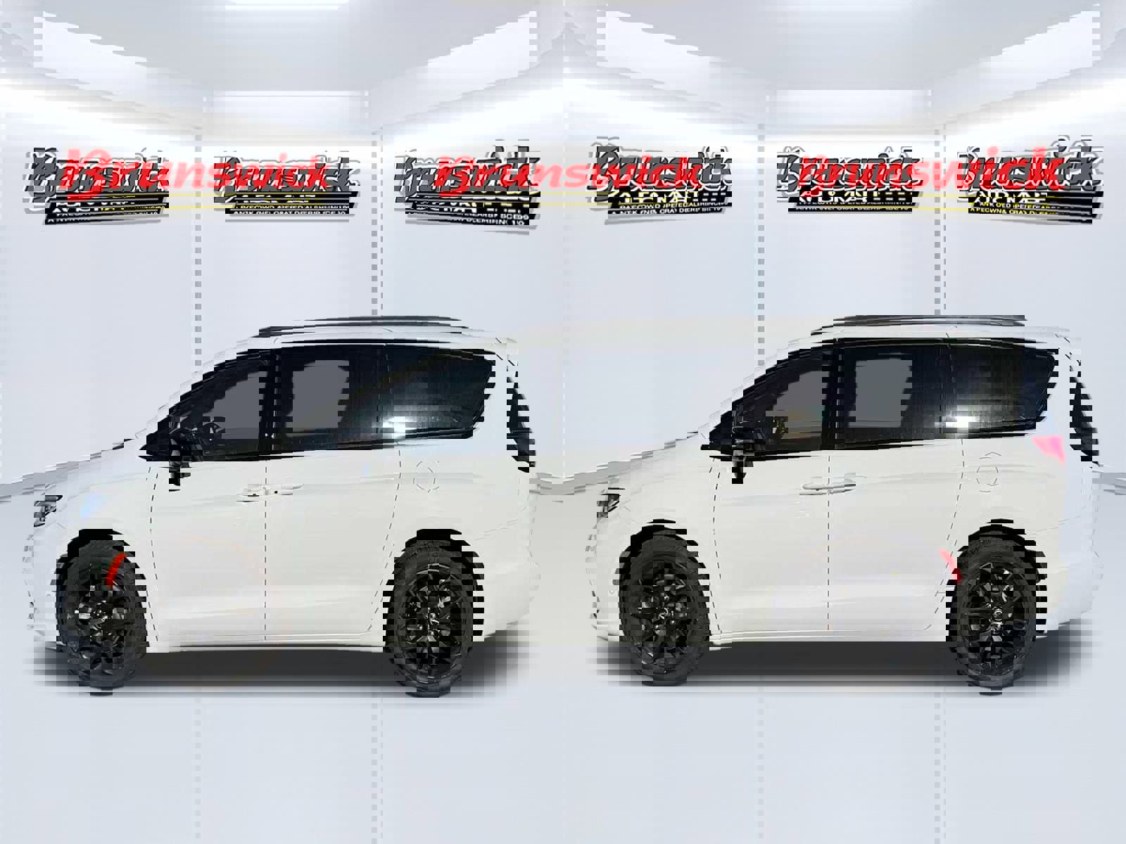 New 2026 Chrysler Pacifica Select image 3