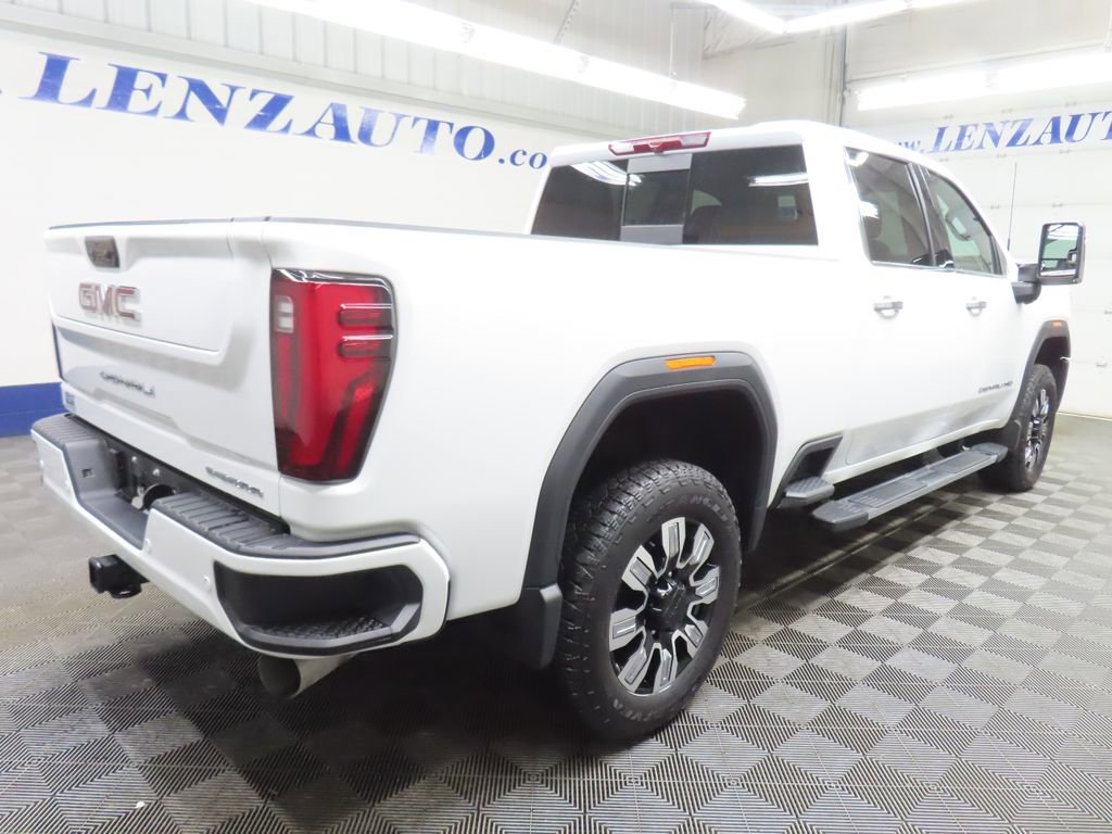 Used 2025 GMC Sierra 3500 Denali image 4
