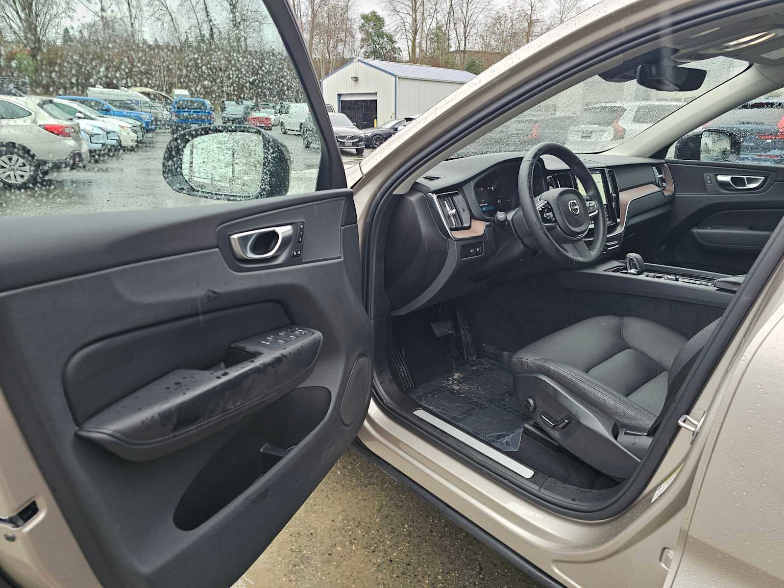 Certified 2024 Volvo XC60 T8 Plus w/ Protection Package Premier image 15