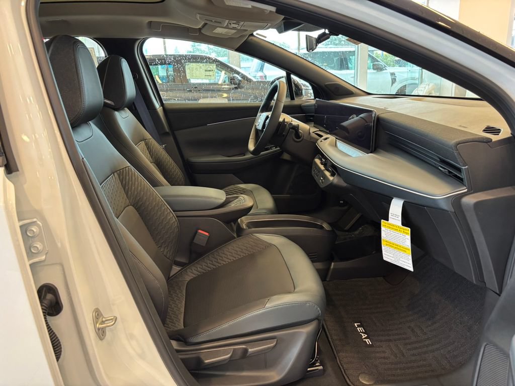 New 2026 Nissan Leaf Platinum+ w/ Cargo Package (Platinum+) FWD image 21