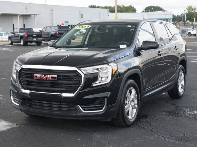 Used 2024 GMC Terrain SLE image 2
