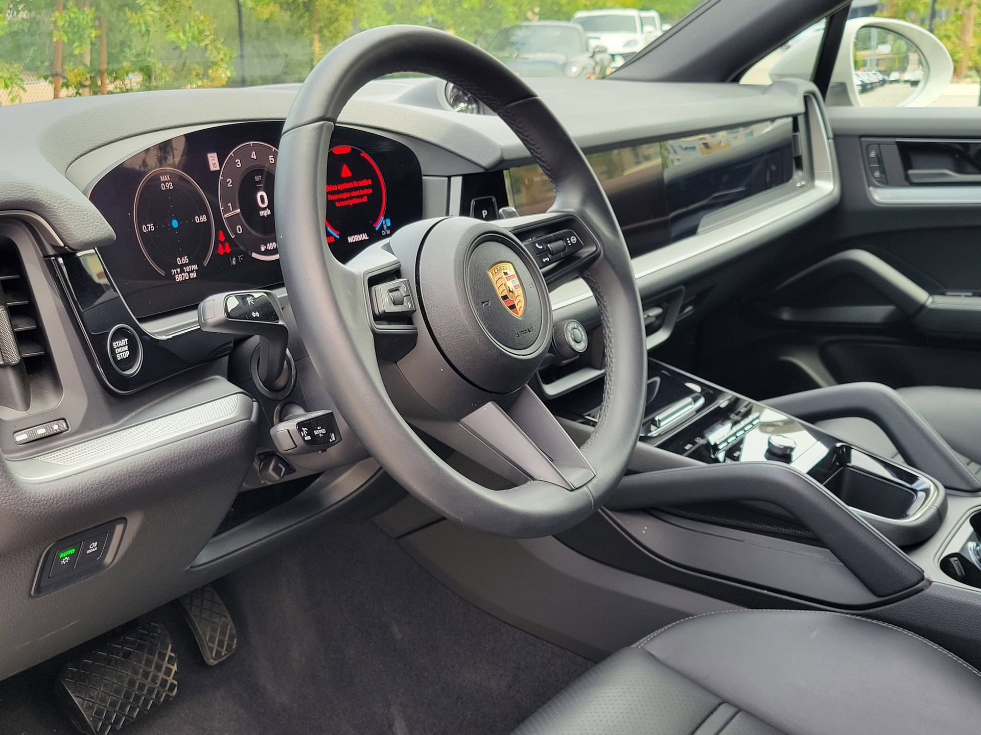 Used 2025 Porsche Cayenne Coupe AWD/4WD image 4