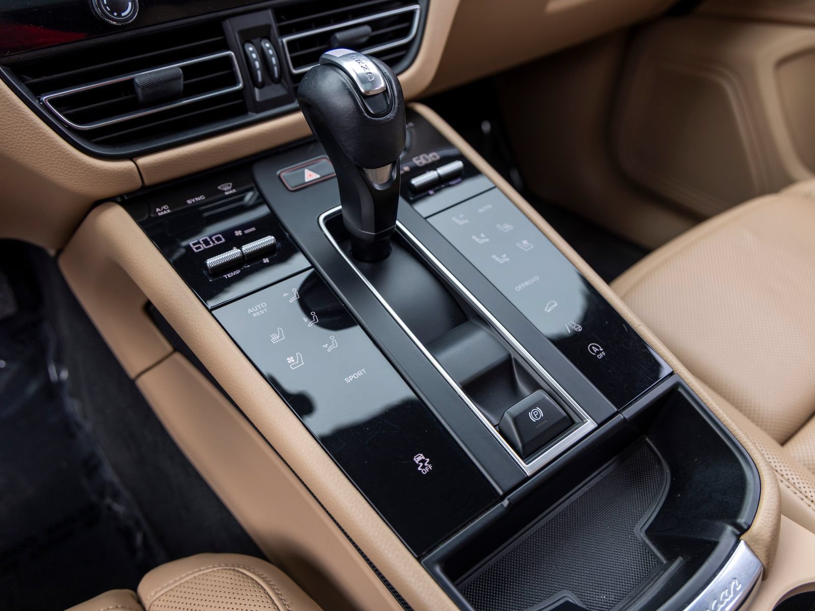 Certified 2023 Porsche Macan AWD/4WD image 45