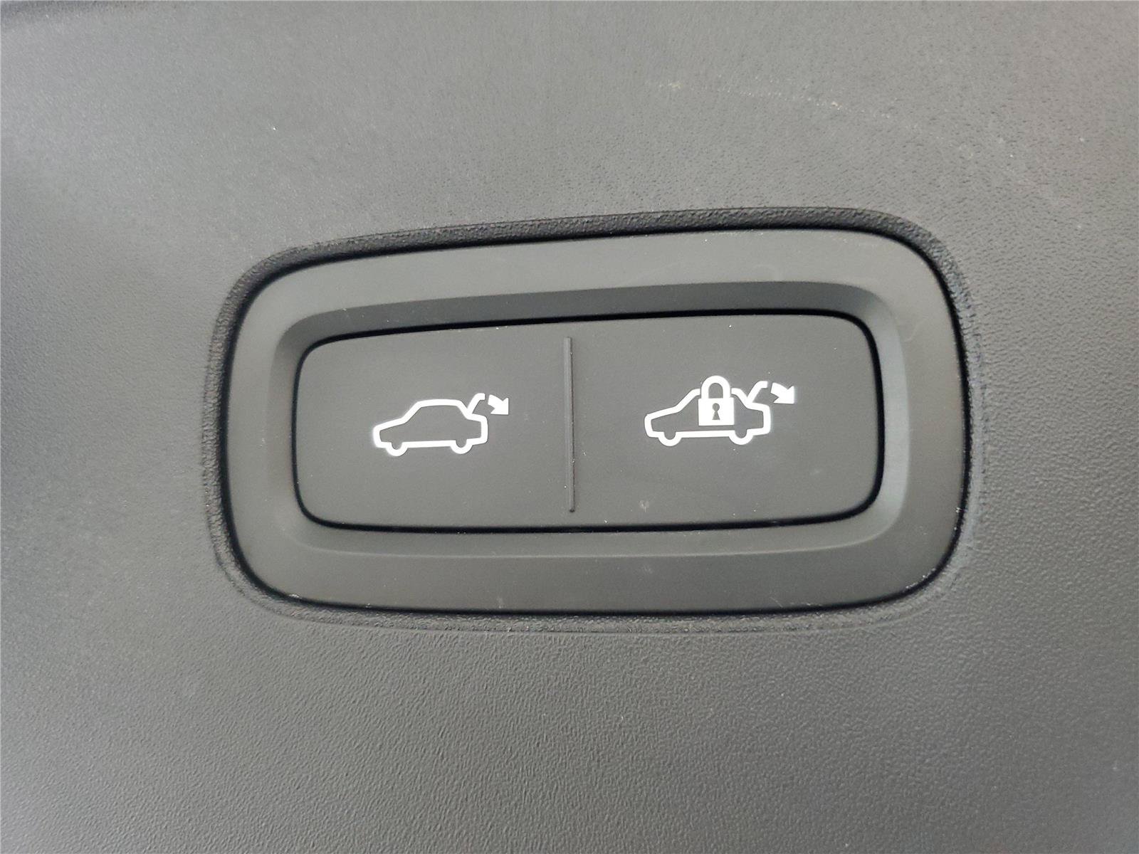 Certified 2025 Volvo EX90 Ultra AWD/4WD image 9