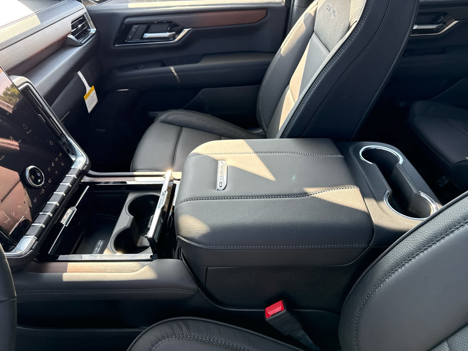 New 2026 GMC Yukon XL Denali w/ Advanced Technology Package AWD/4WD image 22