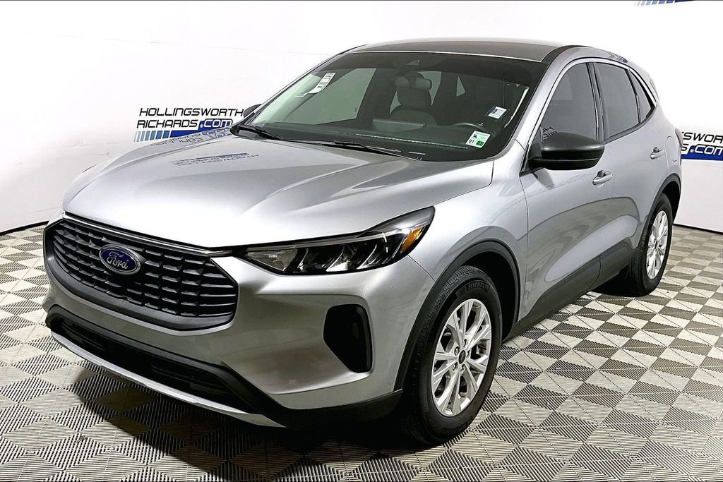 Certified 2024 Ford Escape Active w/ Tech Pack #1 FWD image 1