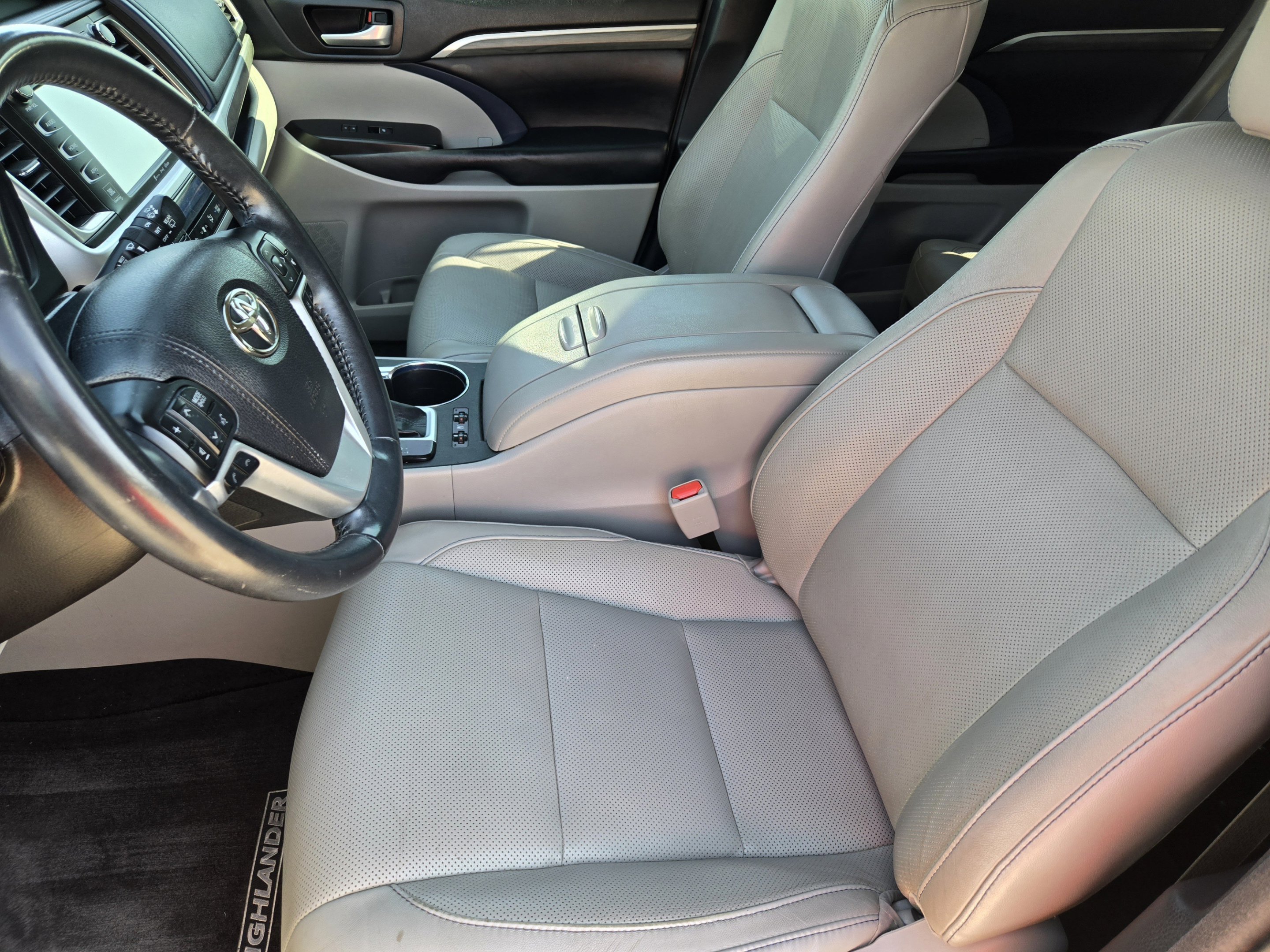 Used 2018 Toyota Highlander Limited FWD image 9