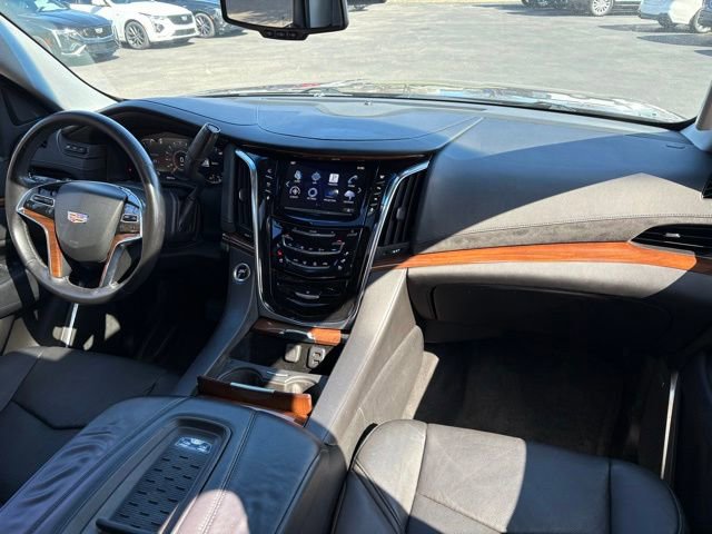 Used 2016 Cadillac Escalade Luxury image 25