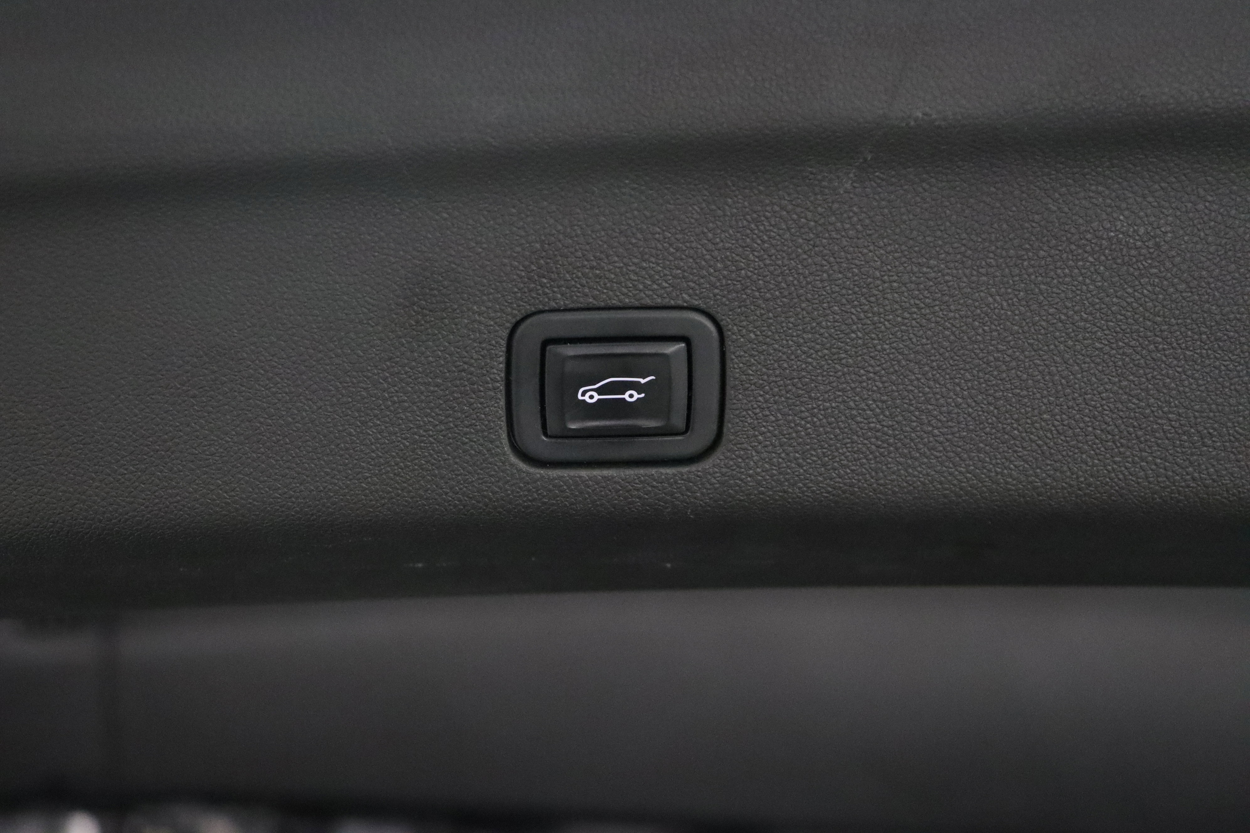 Used 2022 Chevrolet Tahoe Z71 w/ Luxury Package AWD/4WD image 38