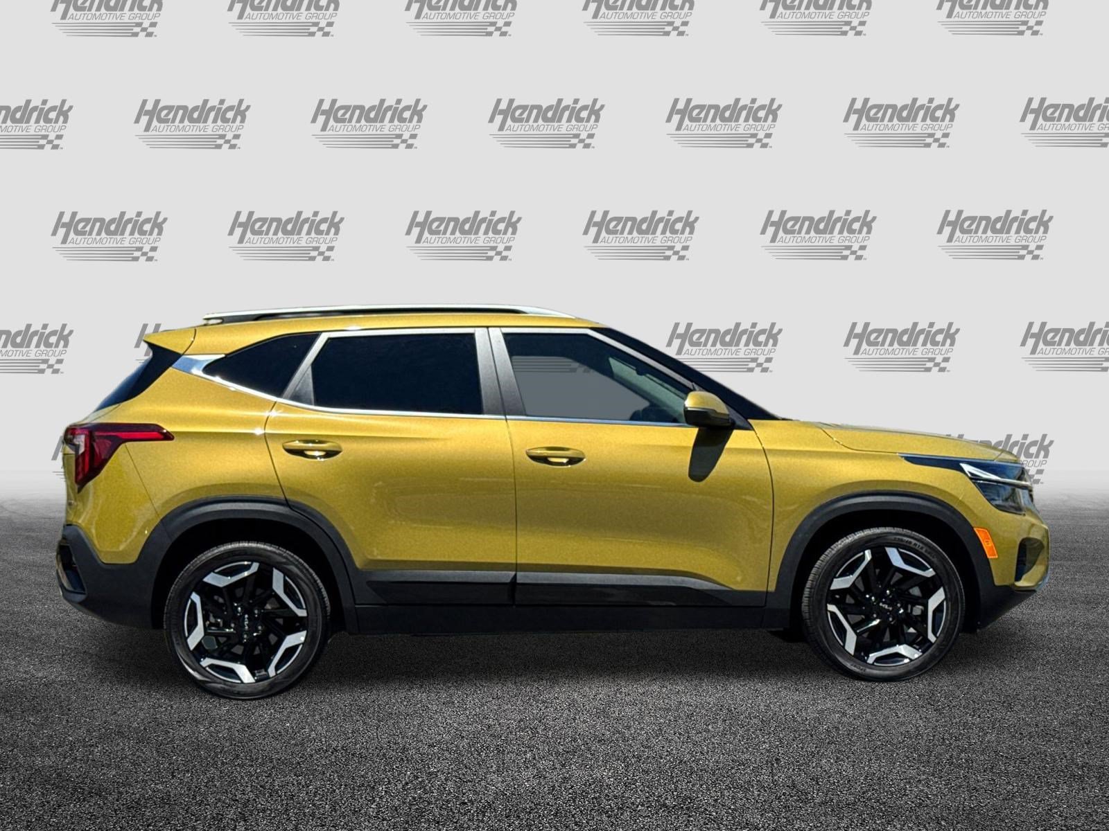 Used 2024 Kia Seltos SX w/ SX Sunroof Package AWD/4WD image 3