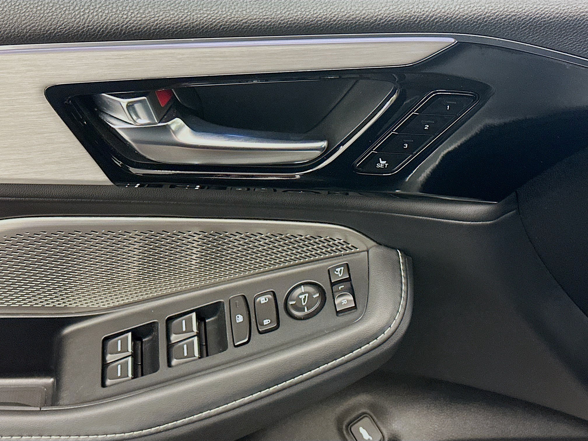 Used 2023 Acura MDX SH-AWD w/ Technology Package image 15