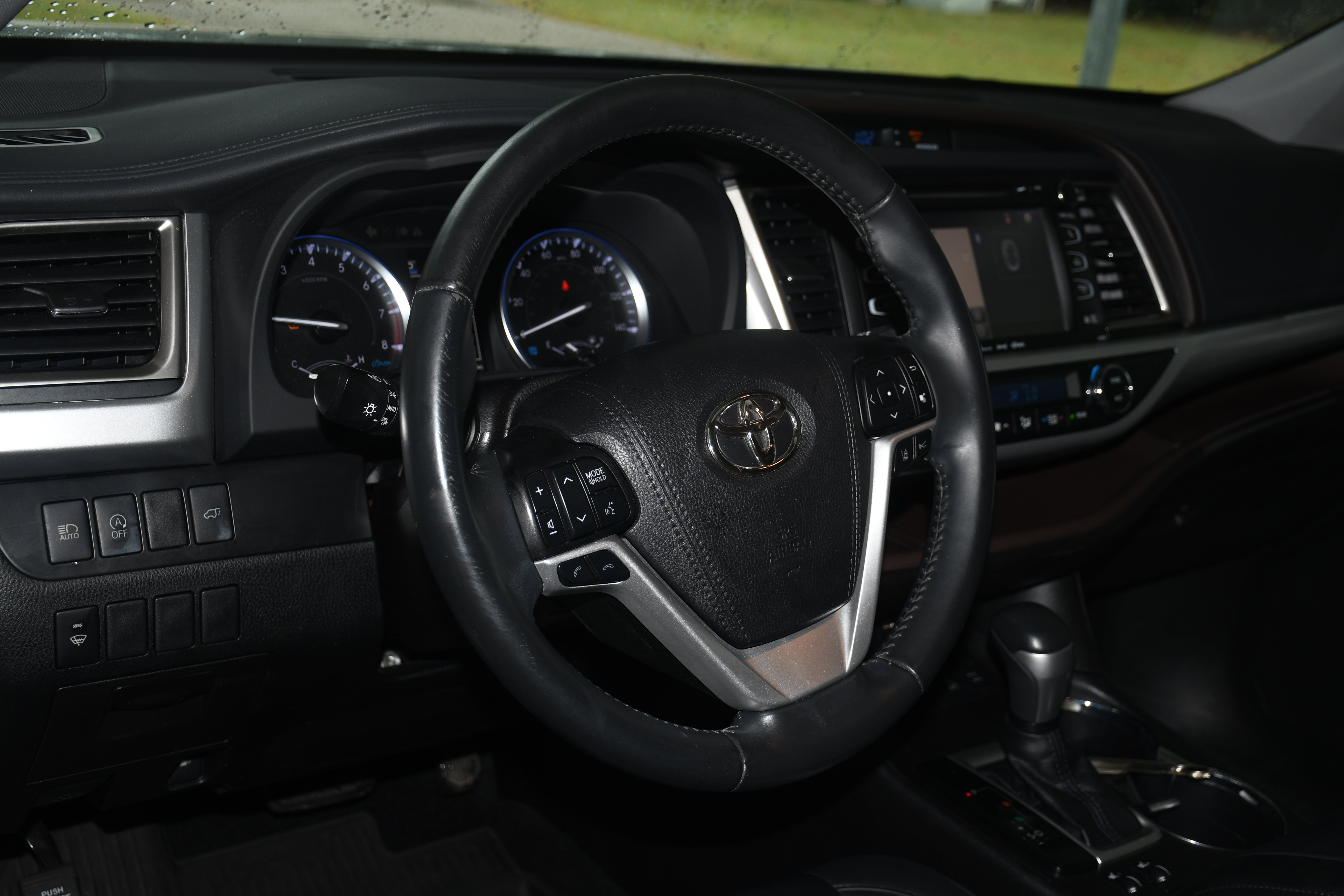 Used 2019 Toyota Highlander XLE image 9