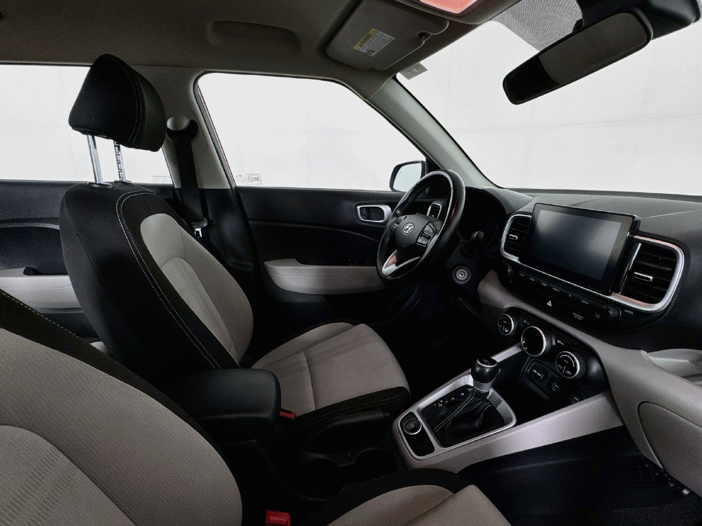 Used 2021 Hyundai Venue SEL FWD image 25