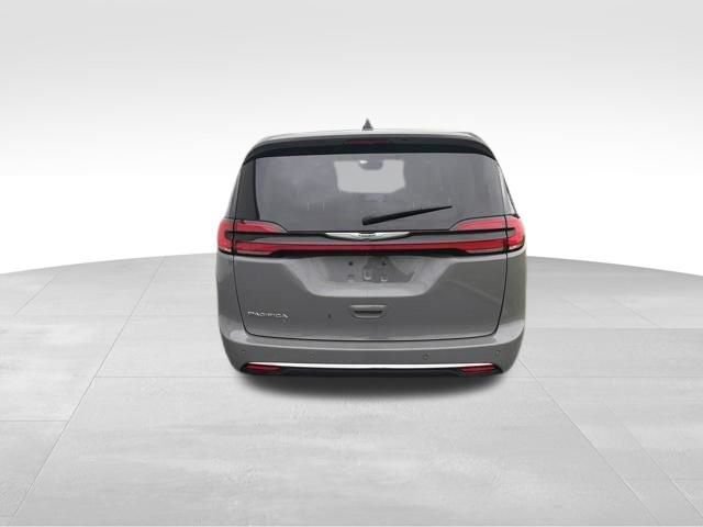 Used 2023 Chrysler Pacifica Touring-L FWD image 6