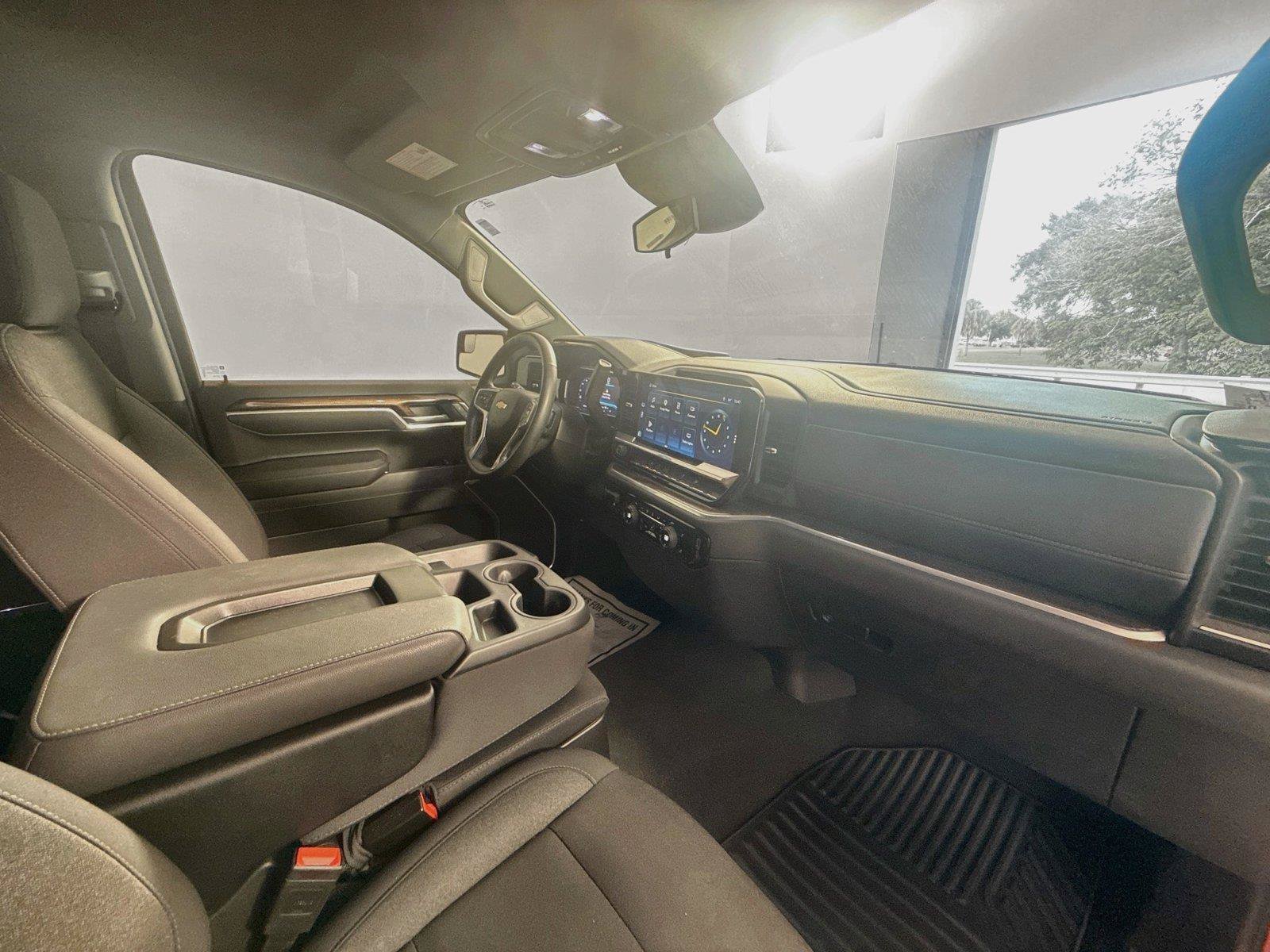 Used 2025 Chevrolet Silverado 1500 LT RWD image 16