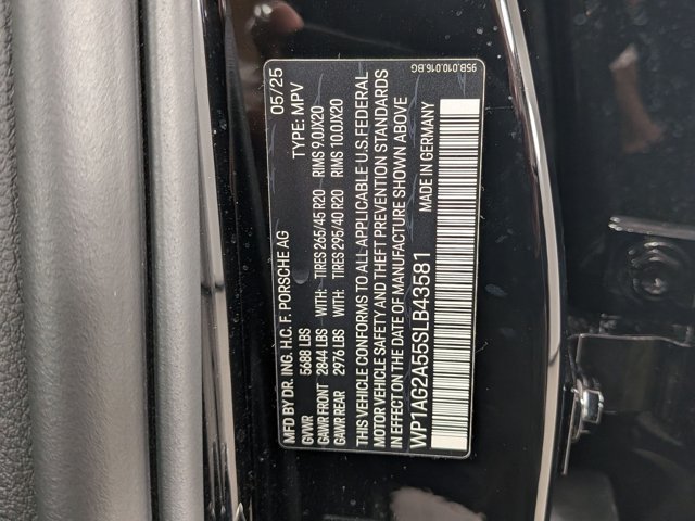 Certified 2025 Porsche Macan S AWD/4WD image 28