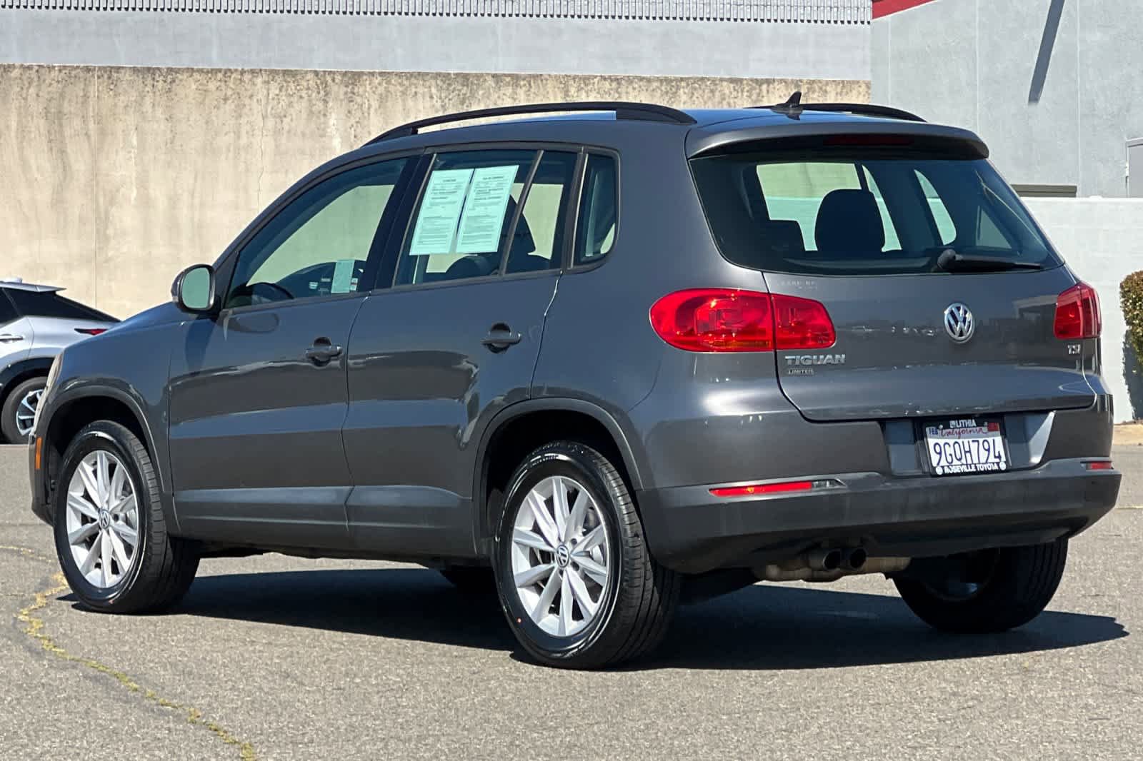 Used 2017 Volkswagen Tiguan Limited w/ Premium Package FWD image 7