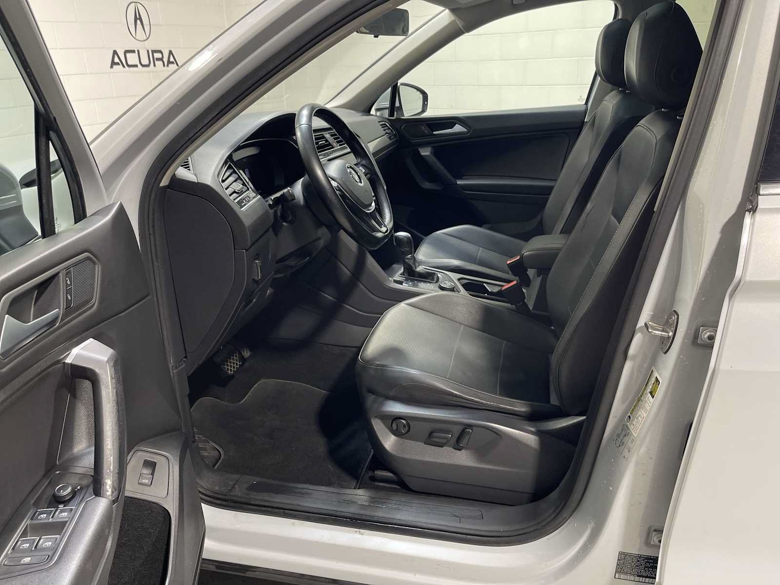 Used 2019 Volkswagen Tiguan SEL AWD/4WD image 2