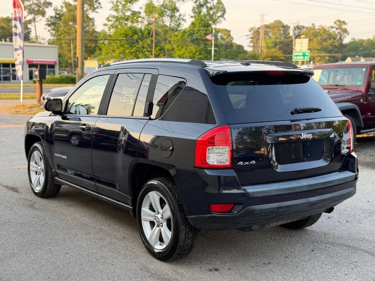 Used 2011 Jeep Compass Latitude w/ Sun/Sound Group AWD/4WD image 5