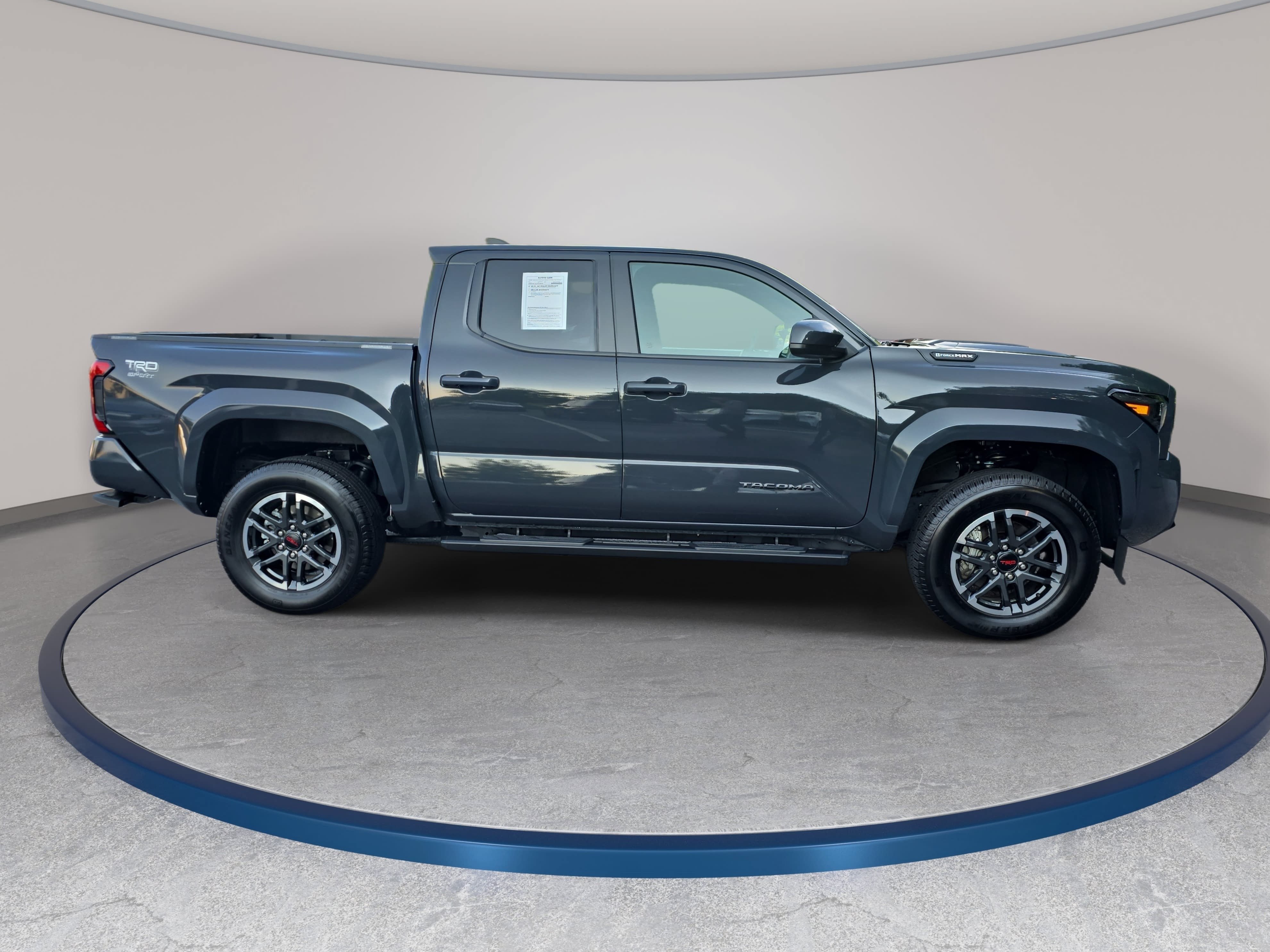 Used 2025 Toyota Tacoma TRD Sport AWD/4WD image 4