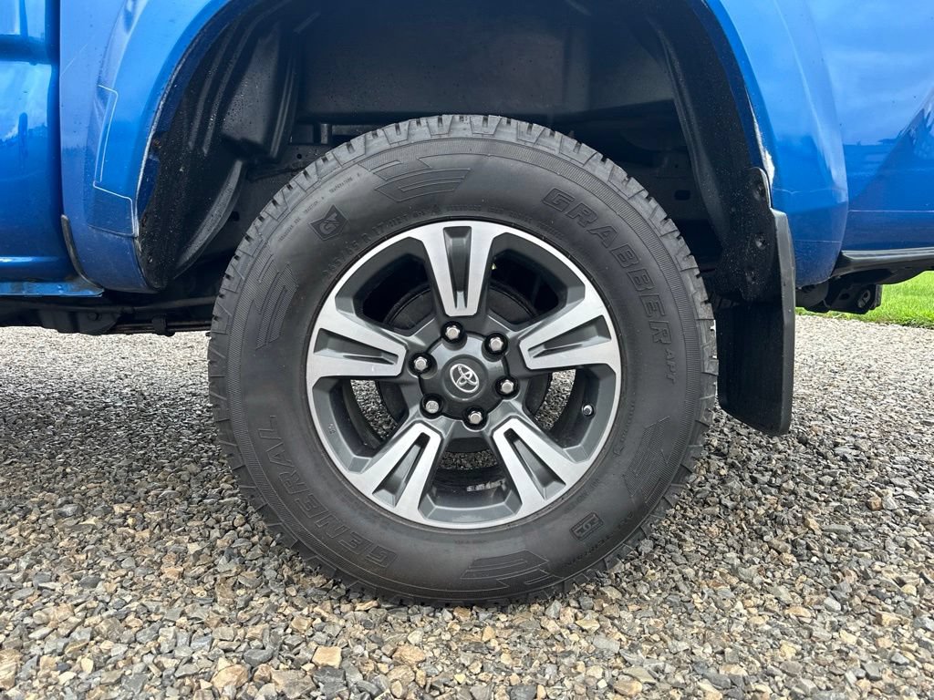 Used 2016 Toyota Tacoma TRD Sport w/ Towing Package AWD/4WD image 6