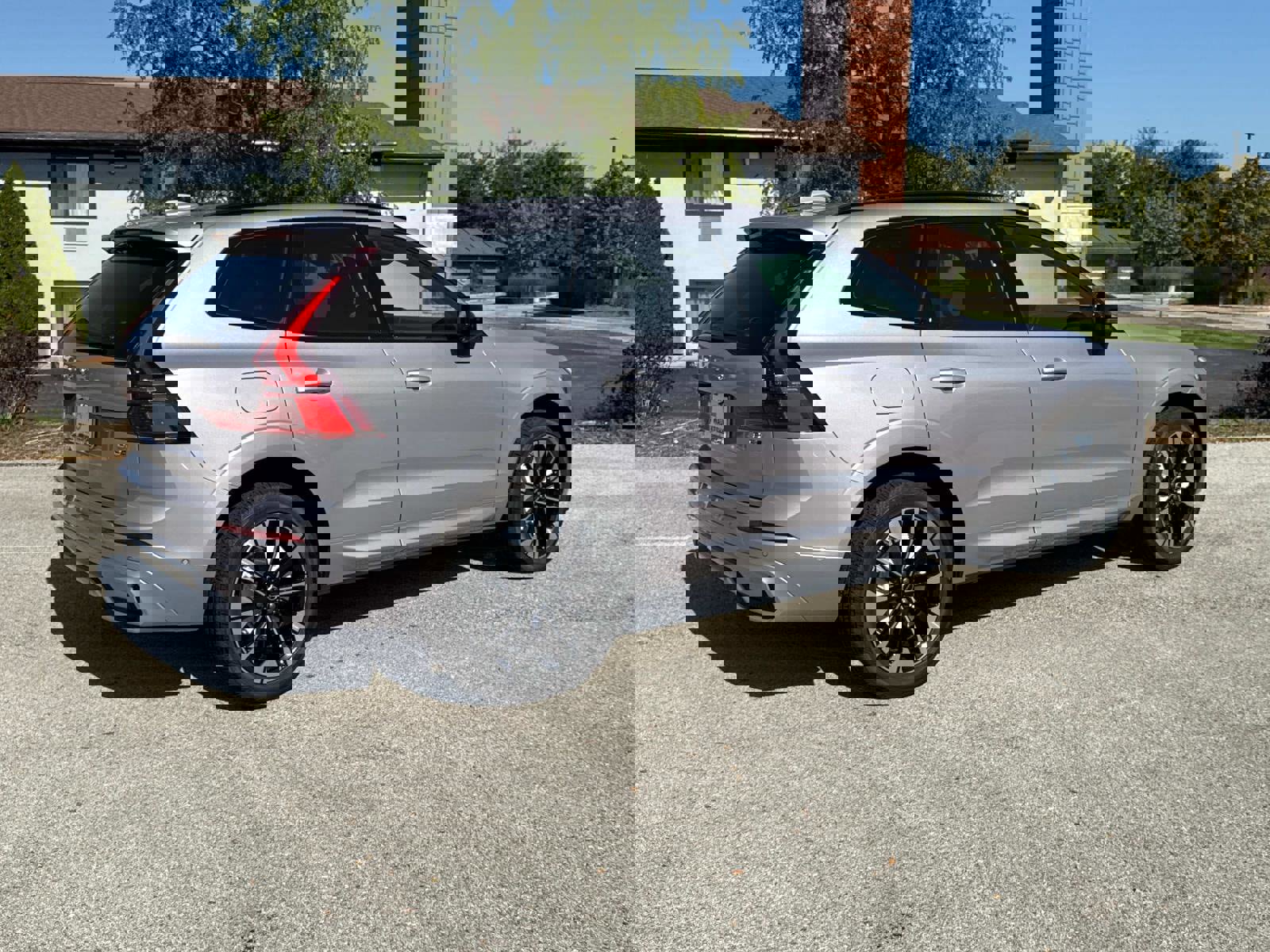 New 2026 Volvo XC60 B5 Plus w/ Climate Package image 5