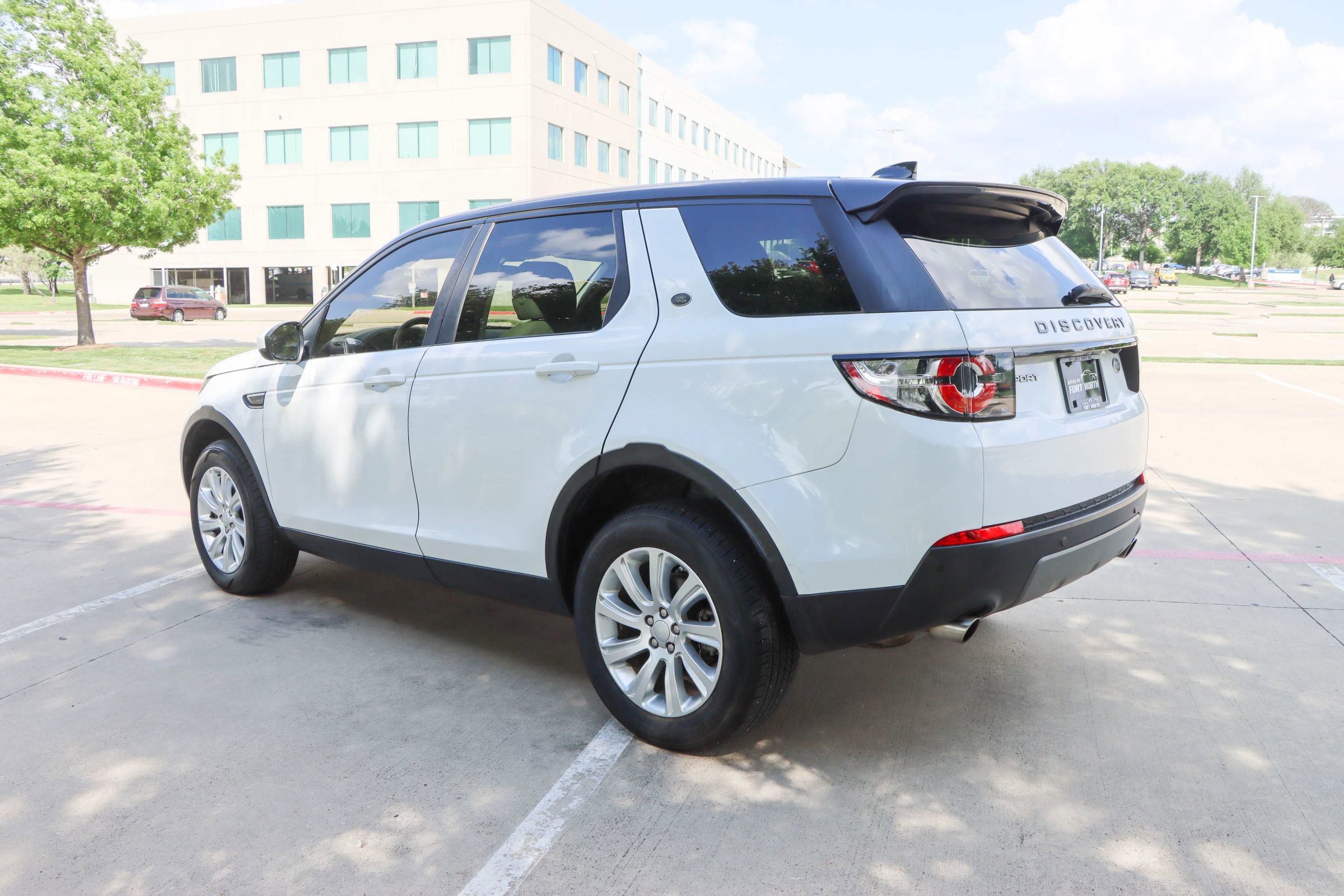 Used 2019 Land Rover Discovery Sport SE AWD/4WD image 5