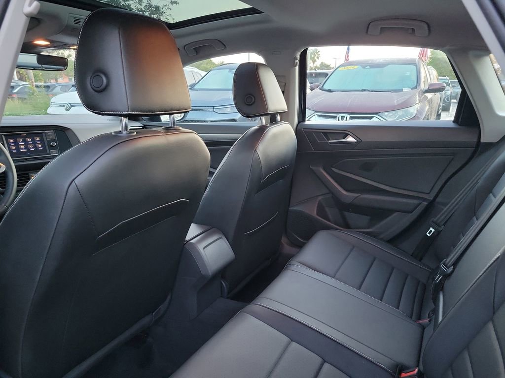 Used 2022 Volkswagen Jetta SE w/ Panoramic Sunroof Package image 7