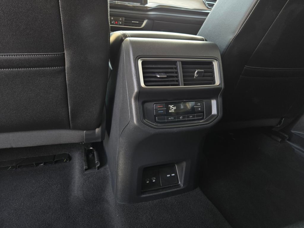 Used 2025 Volkswagen Atlas SE image 29
