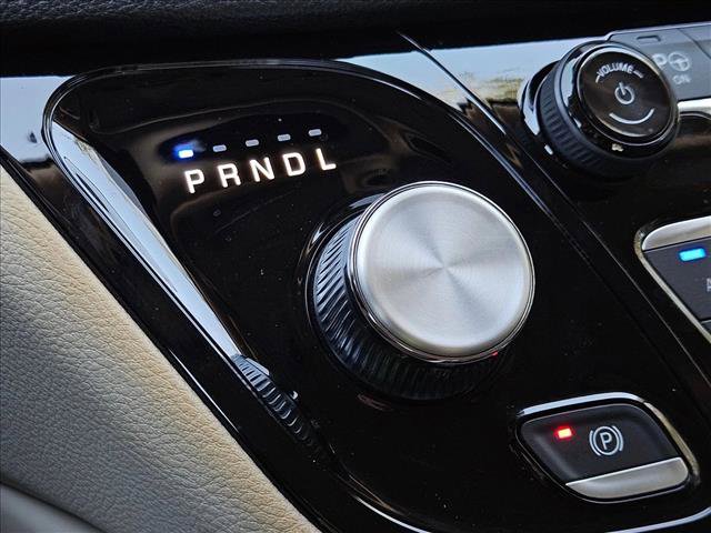 Used 2023 Chrysler Pacifica Limited image 12