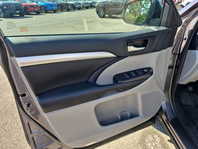 Used 2019 Toyota Highlander XLE AWD/4WD image 11
